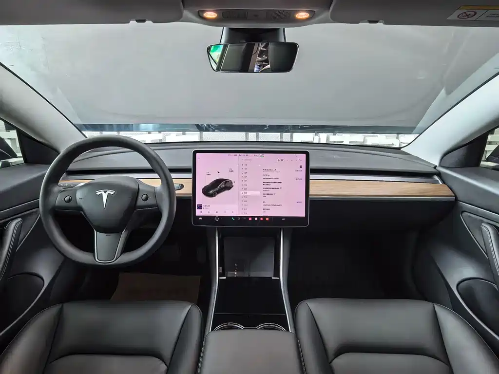 Tesla Model 3 — фото 9