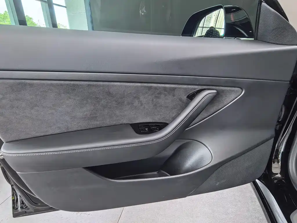 Tesla Model 3 — фото 10