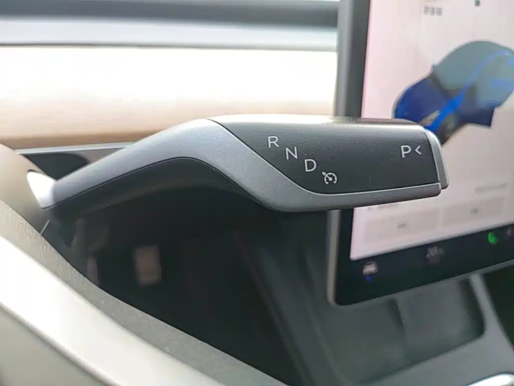 Tesla Model 3 — фото 14