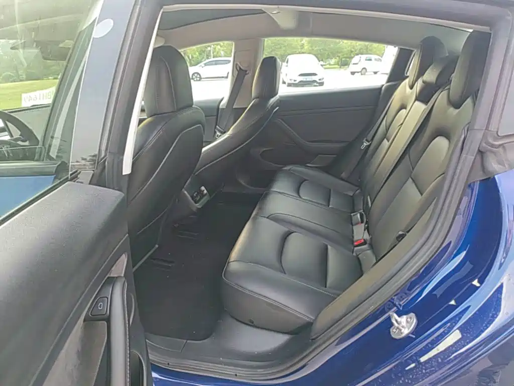Tesla Model 3 — фото 17