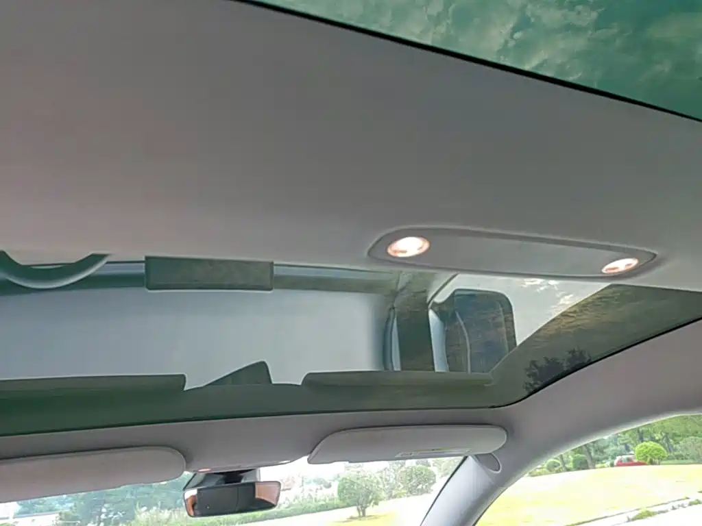 Tesla Model 3 — фото 18