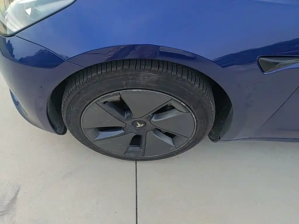 Tesla Model 3 — фото 23