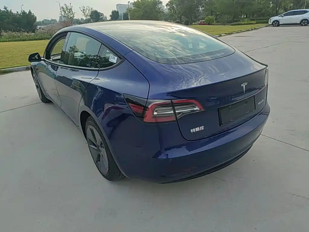 Tesla Model 3 — фото 5