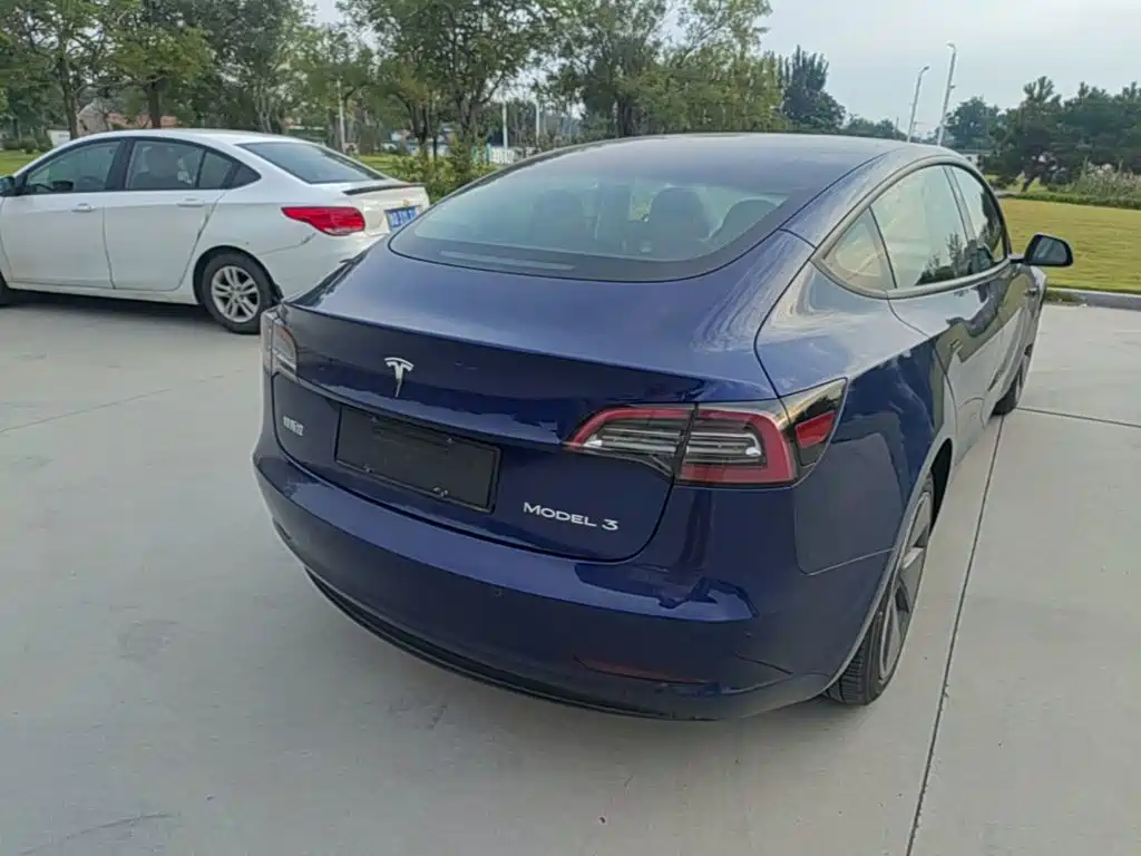 Tesla Model 3 — фото 7