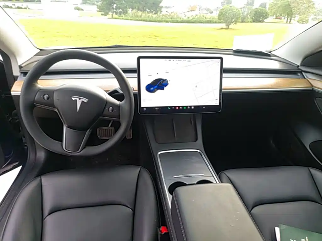 Tesla Model 3 — фото 10