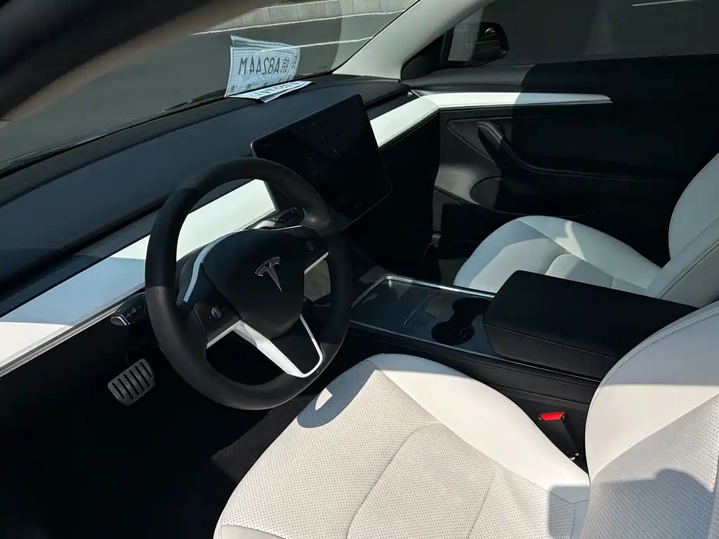 Tesla Model 3 — фото 3