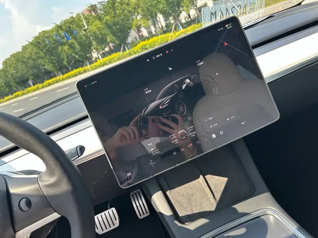 Tesla Model 3 — фото 4