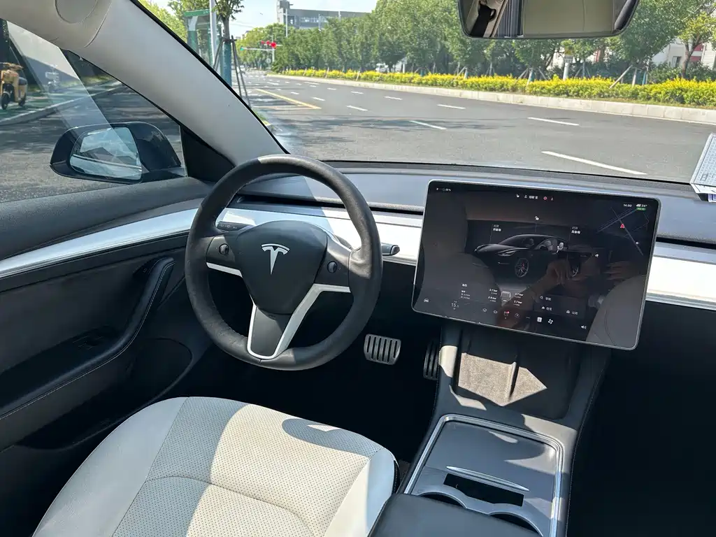 Tesla Model 3 — фото 7