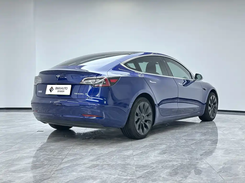 Tesla Model 3 — фото 3