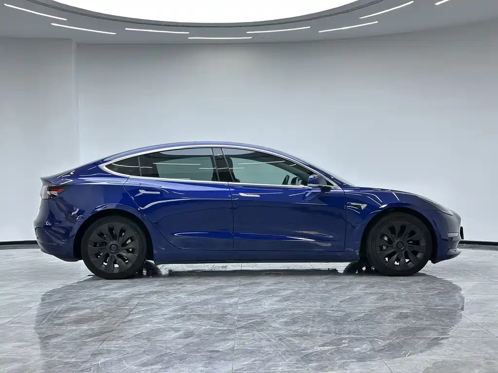 Tesla Model 3 — фото 8