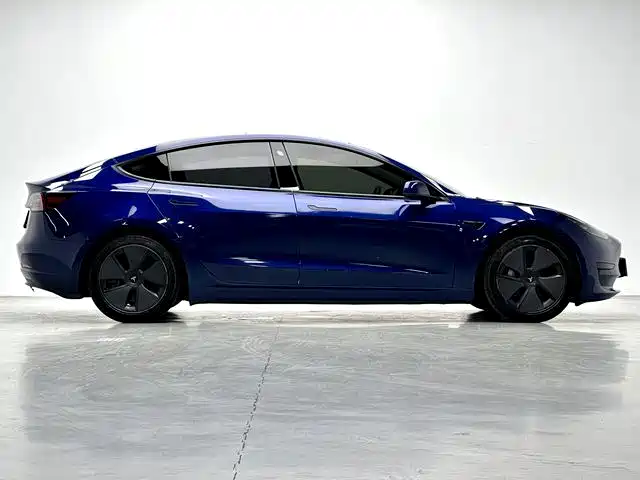 Tesla Model 3 — фото 5