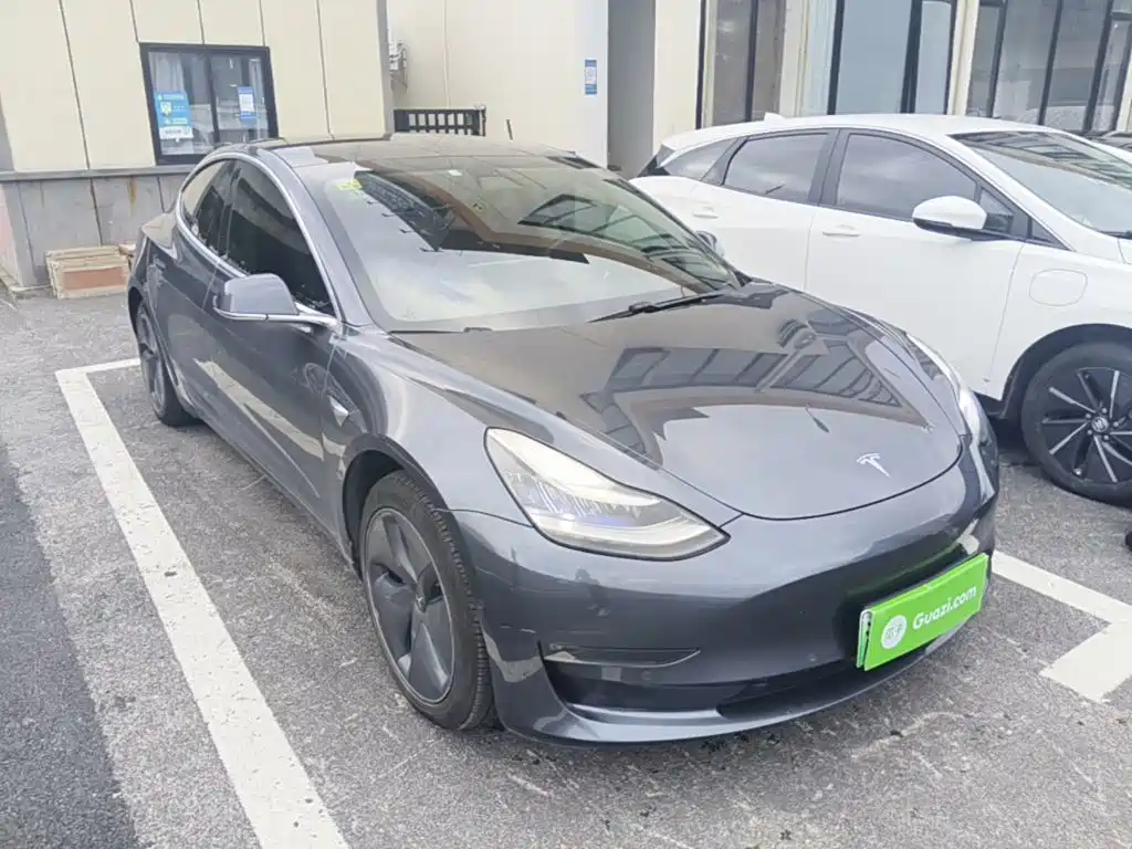 Tesla Model 3 — фото 4