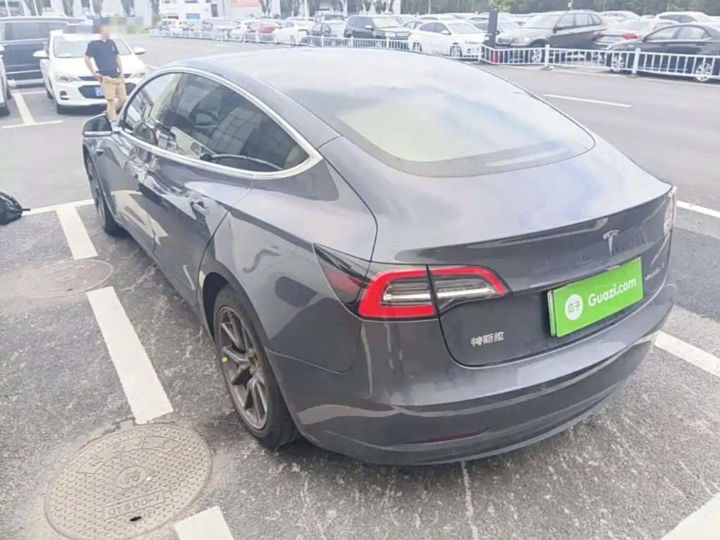 Tesla Model 3 — фото 5