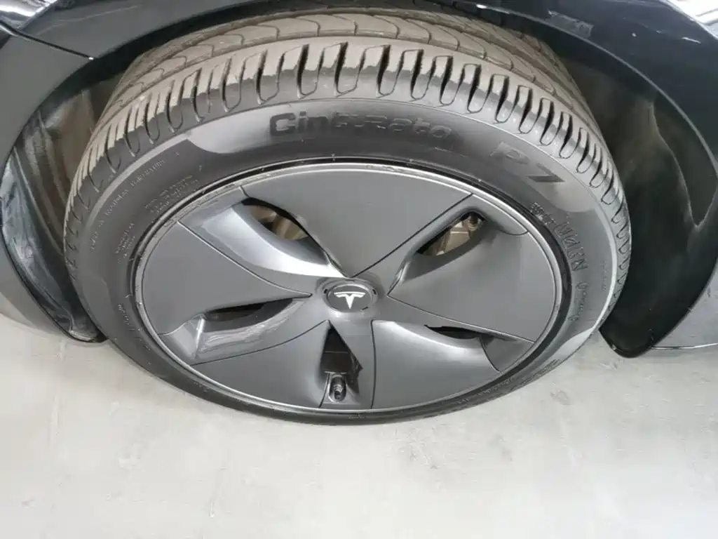 Tesla Model 3 — фото 23