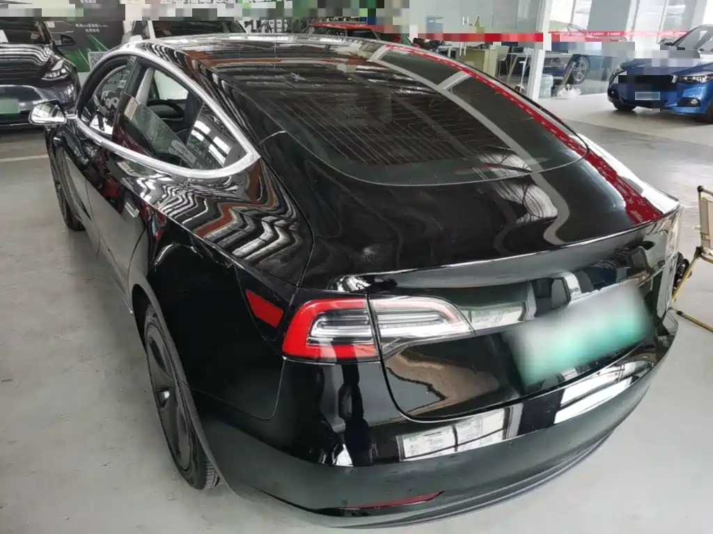 Tesla Model 3 — фото 5