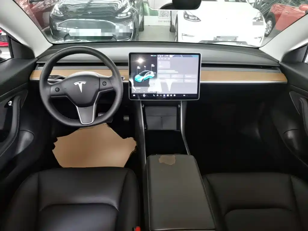 Tesla Model 3 — фото 10