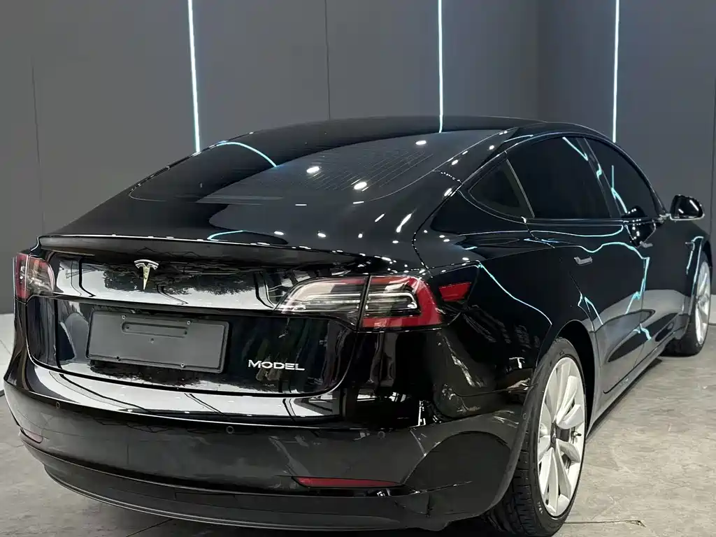 Tesla Model 3 — фото 6