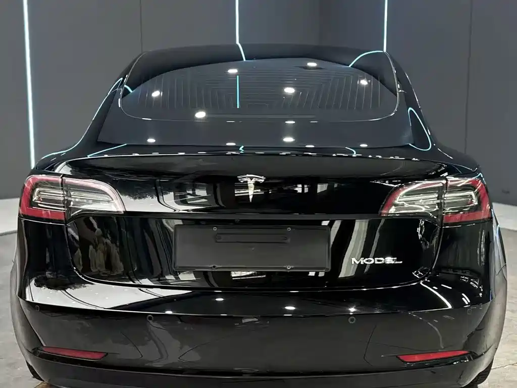 Tesla Model 3 — фото 7