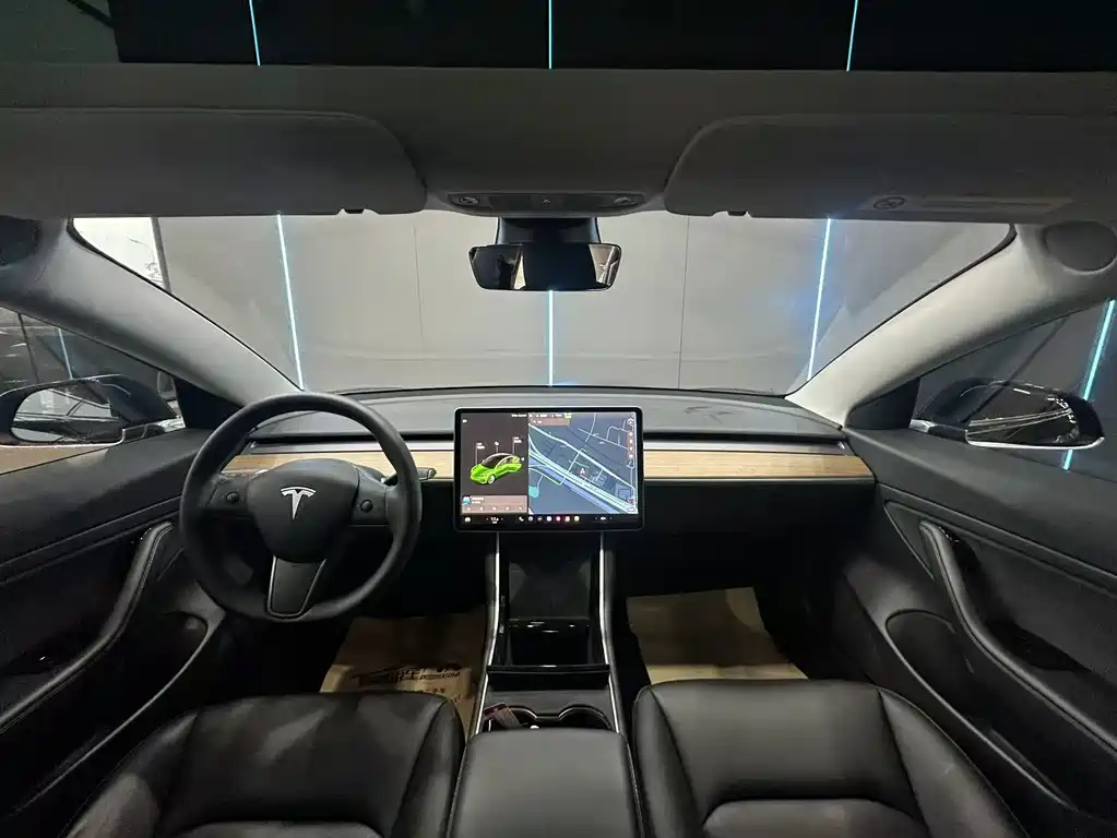 Tesla Model 3 — фото 9