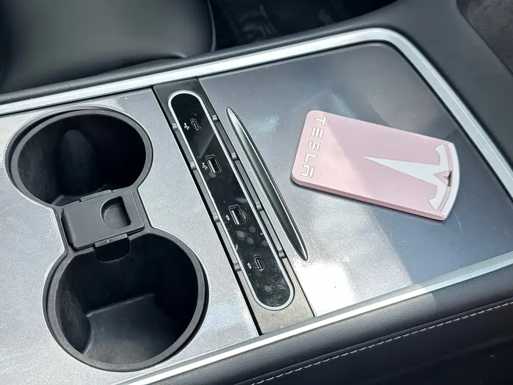 Tesla Model 3 — фото 11
