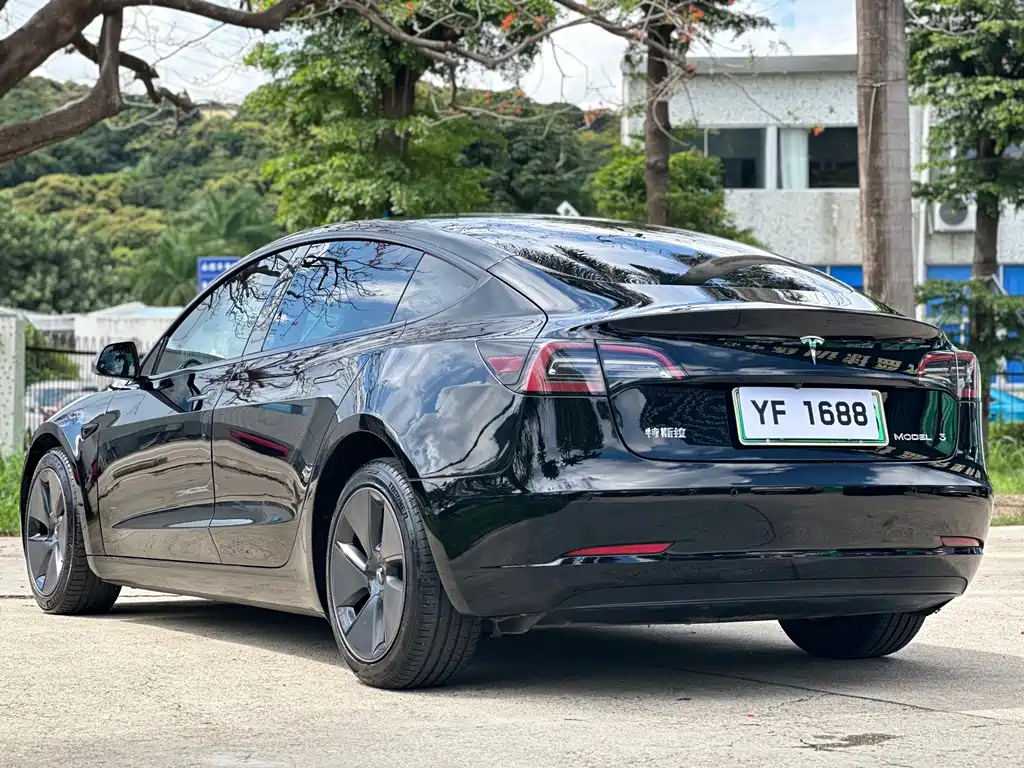 Tesla Model 3 — фото 5