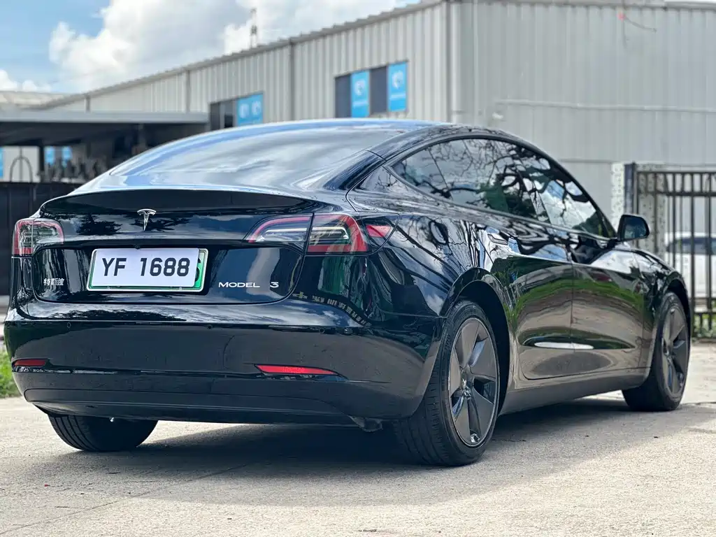 Tesla Model 3 — фото 7