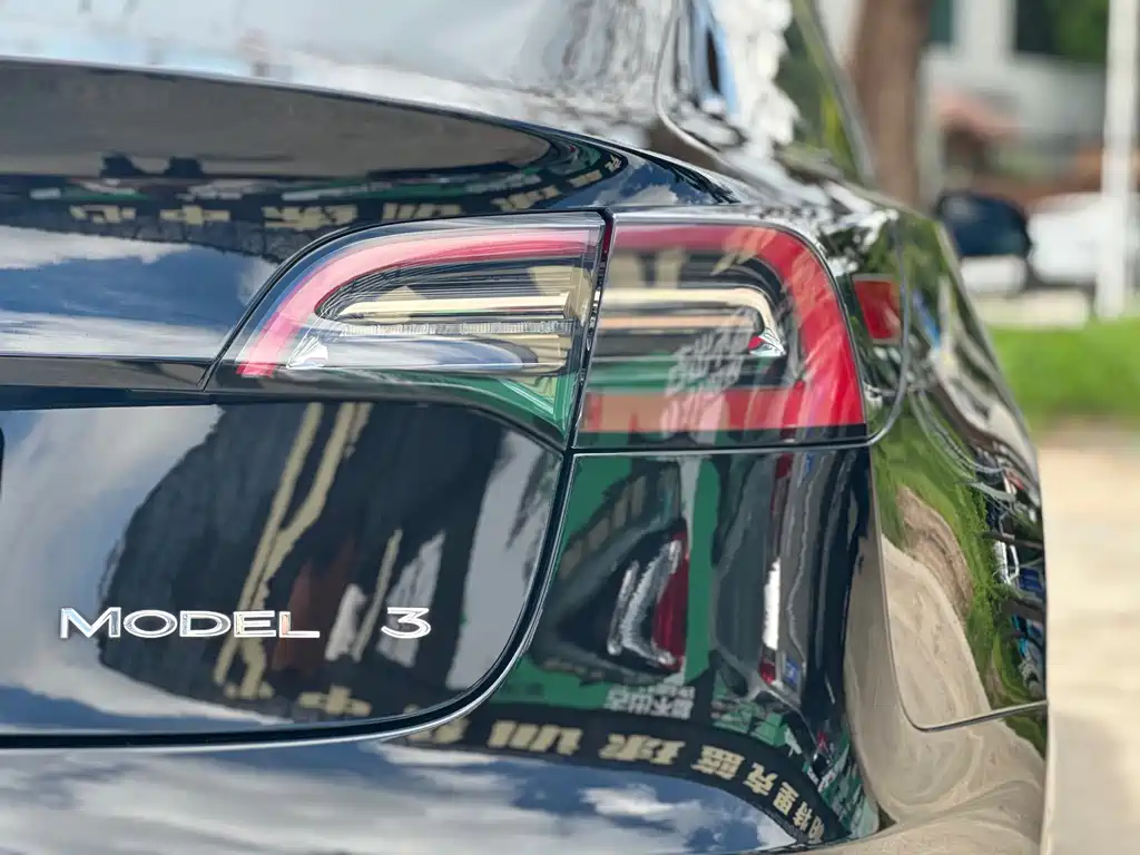 Tesla Model 3 — фото 8