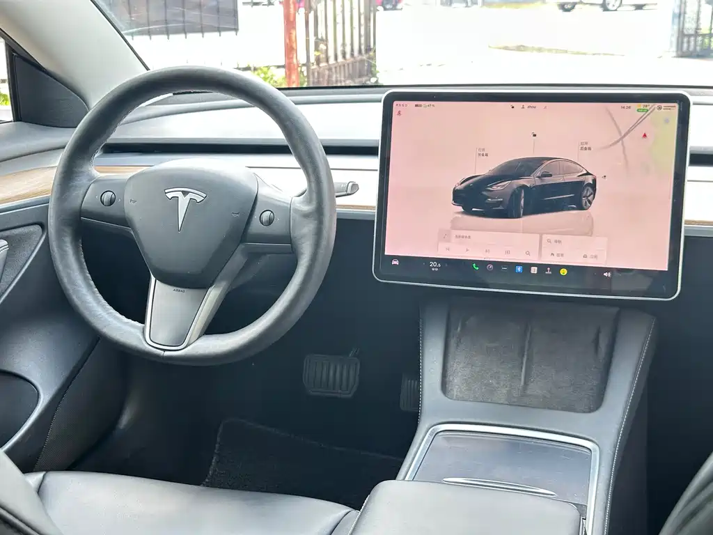 Tesla Model 3 — фото 9