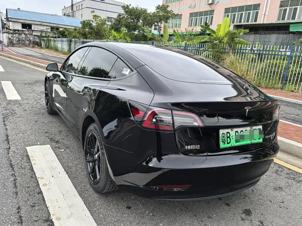 Tesla Model 3 — фото 4