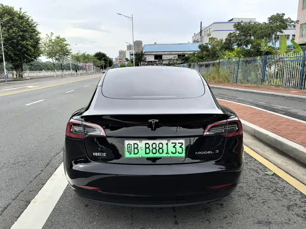 Tesla Model 3 — фото 5