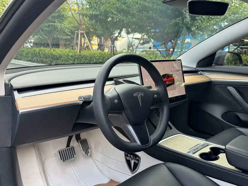 Tesla Model 3 — фото 11