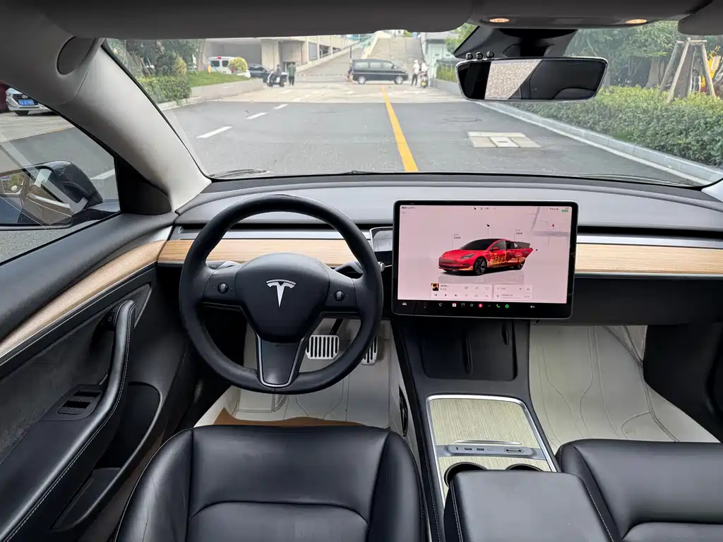Tesla Model 3 — фото 13