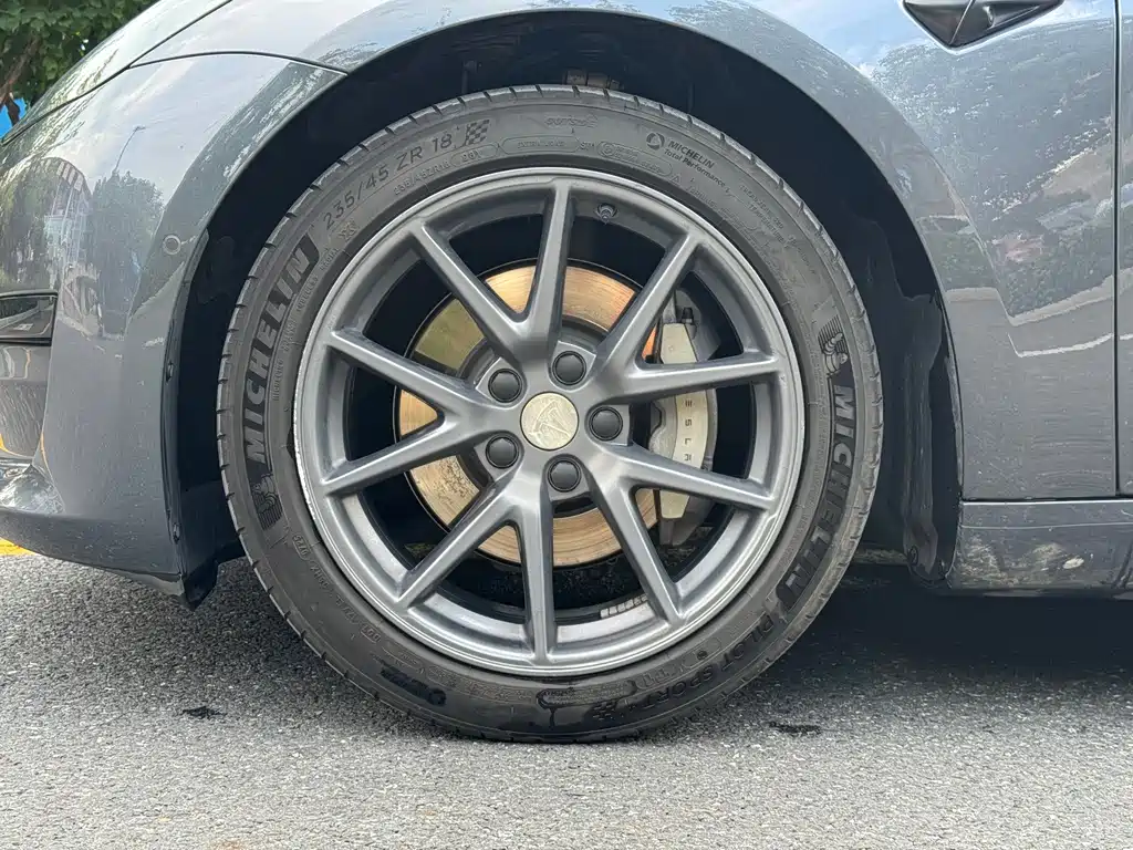 Tesla Model 3 — фото 19