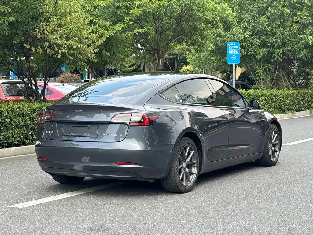 Tesla Model 3 — фото 3