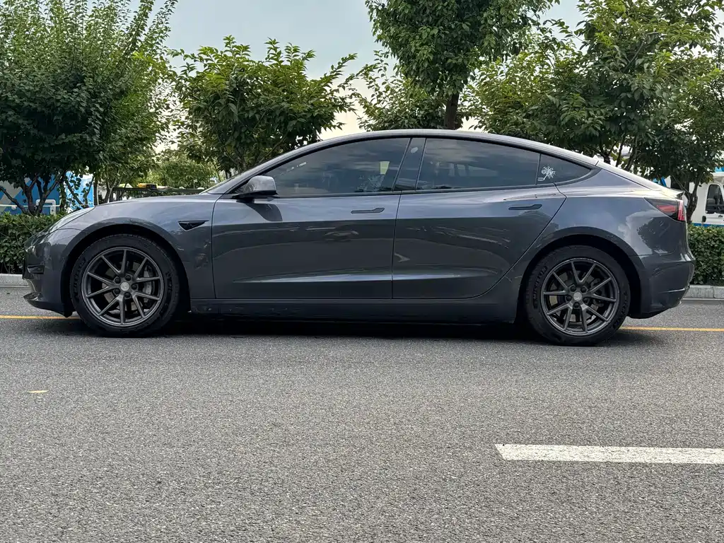 Tesla Model 3 — фото 5