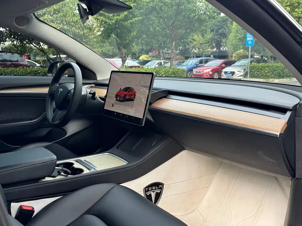 Tesla Model 3 — фото 6
