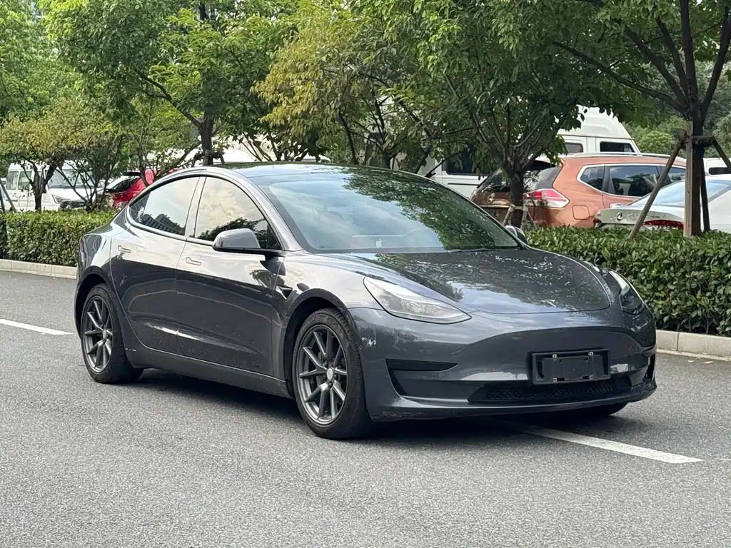 Tesla Model 3 — фото 9