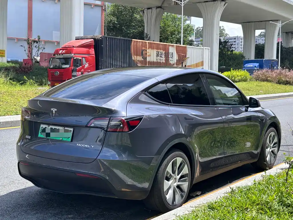 Tesla Model Y — фото 7