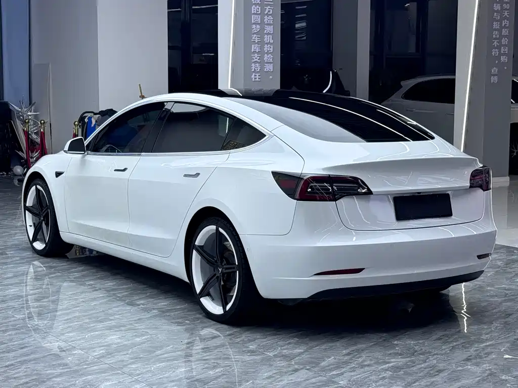Tesla Model 3 — фото 4