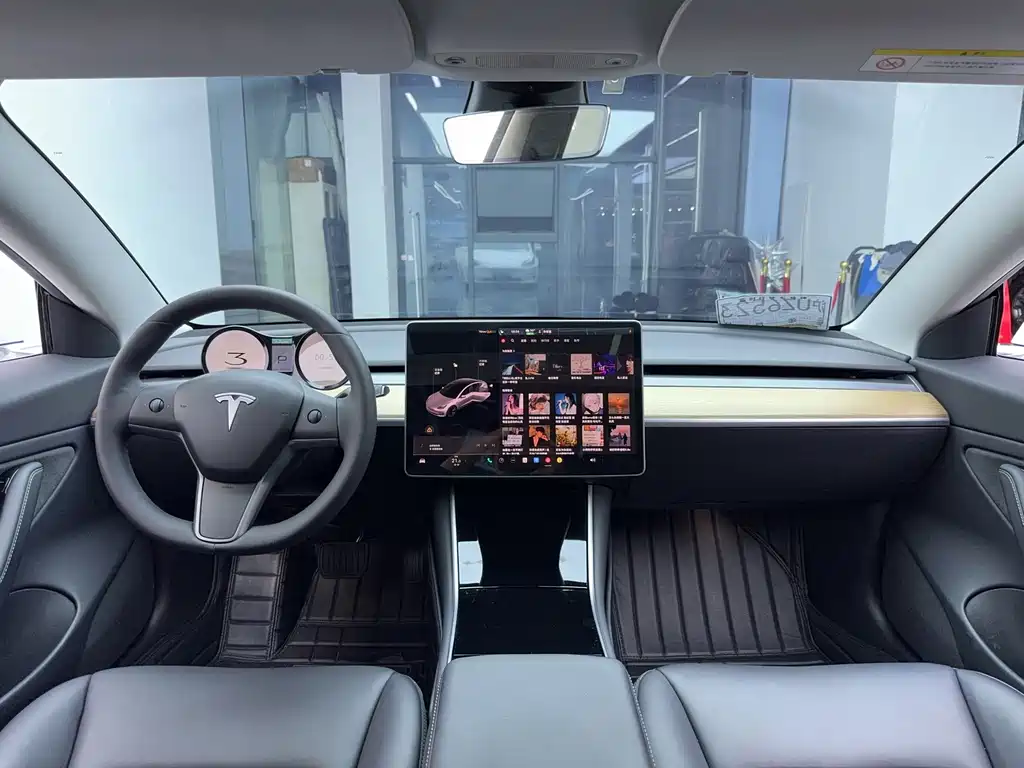Tesla Model 3 — фото 8