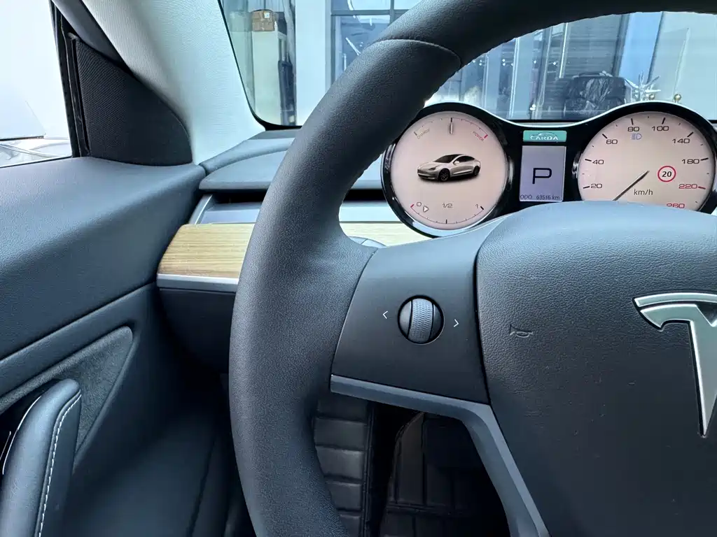 Tesla Model 3 — фото 9