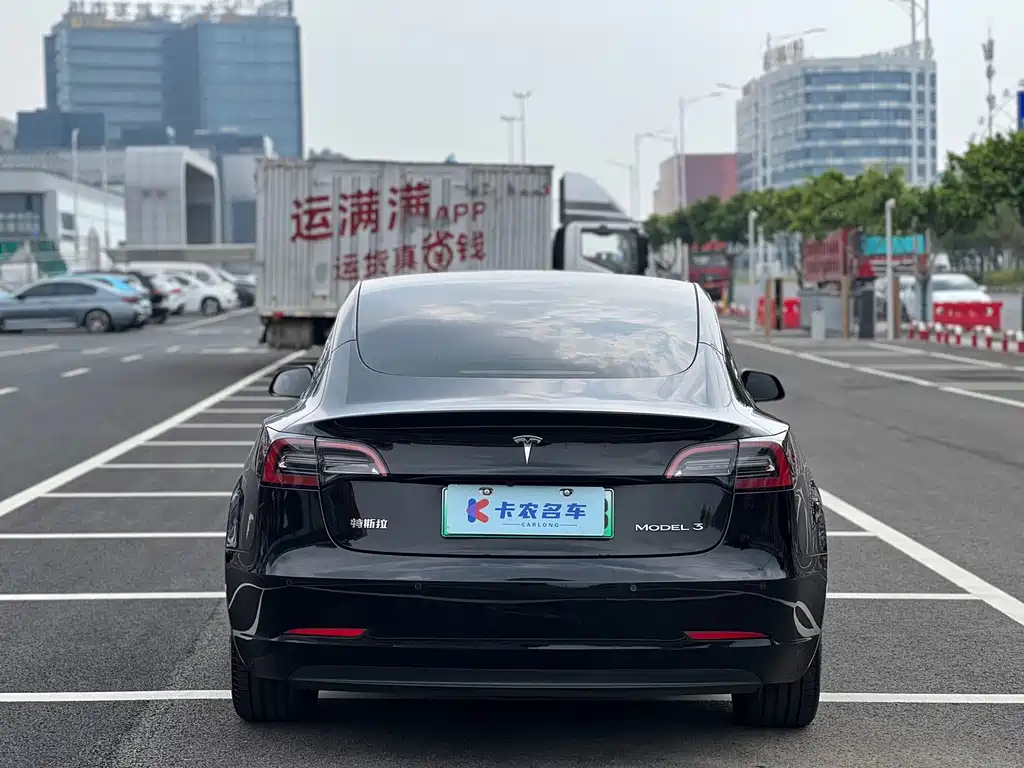 Tesla Model 3 — фото 3