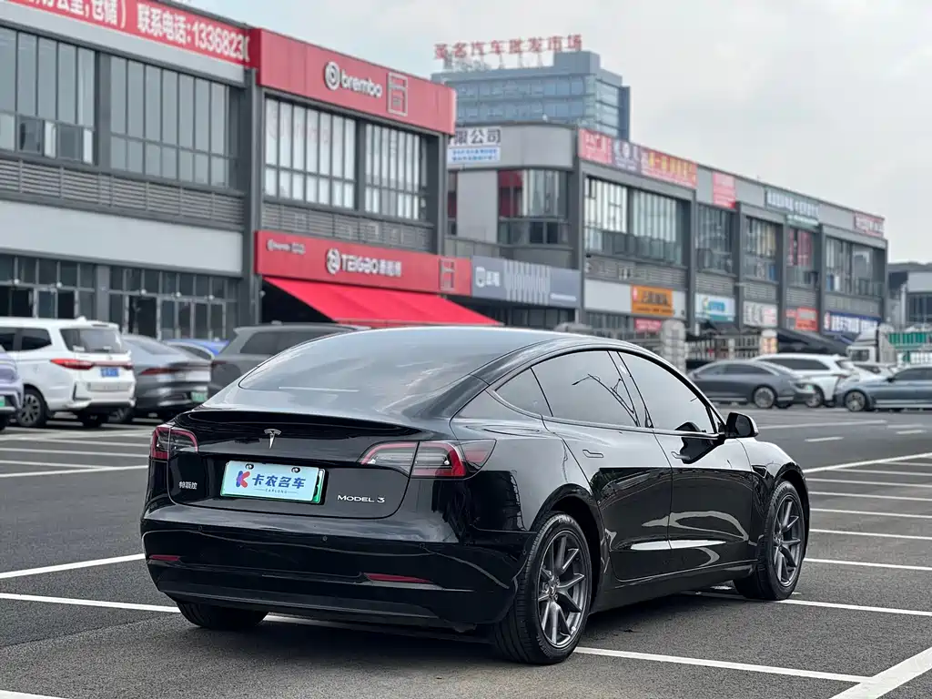 Tesla Model 3 — фото 4