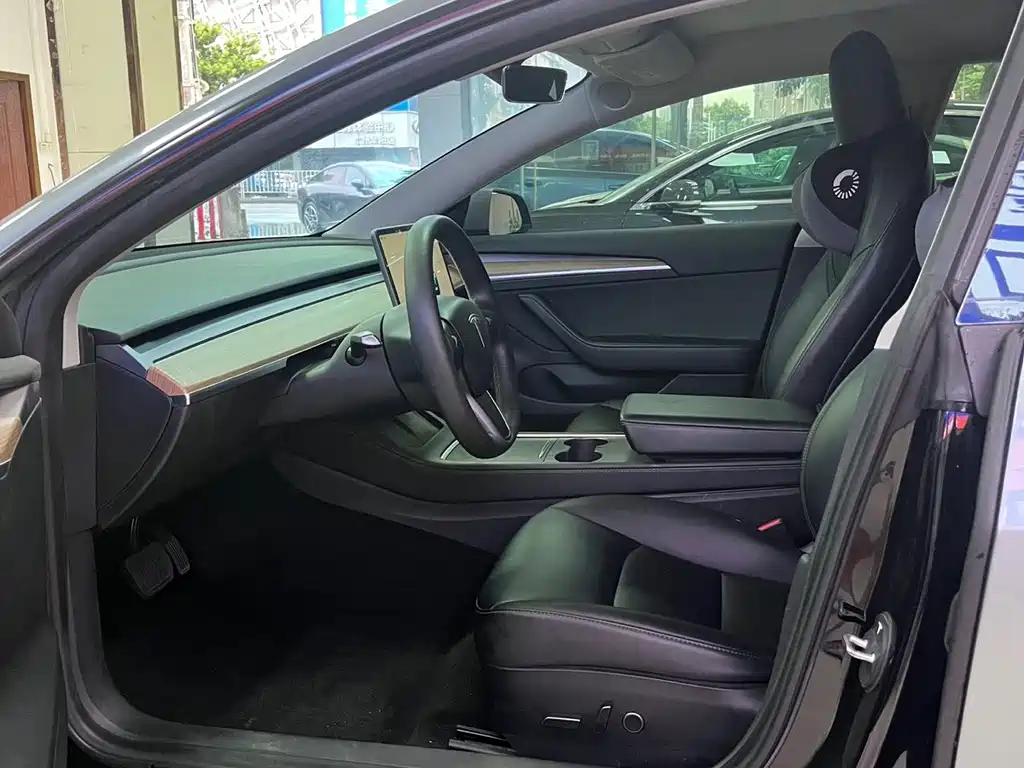 Tesla Model 3 — фото 4