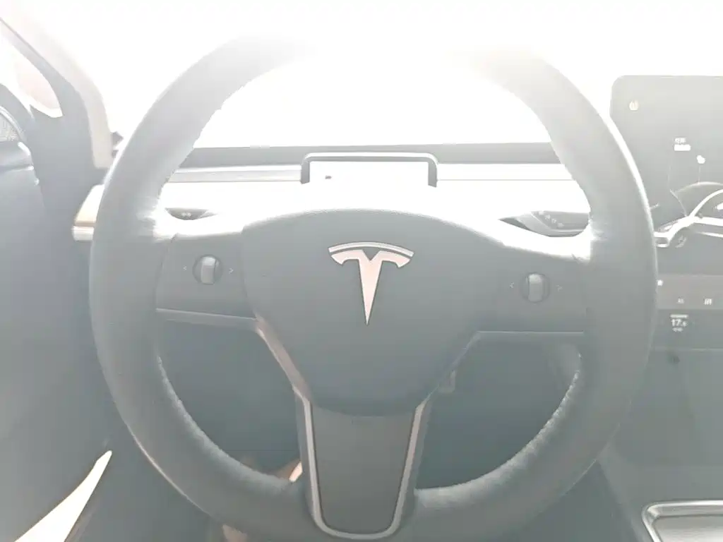 Tesla Model 3 — фото 11