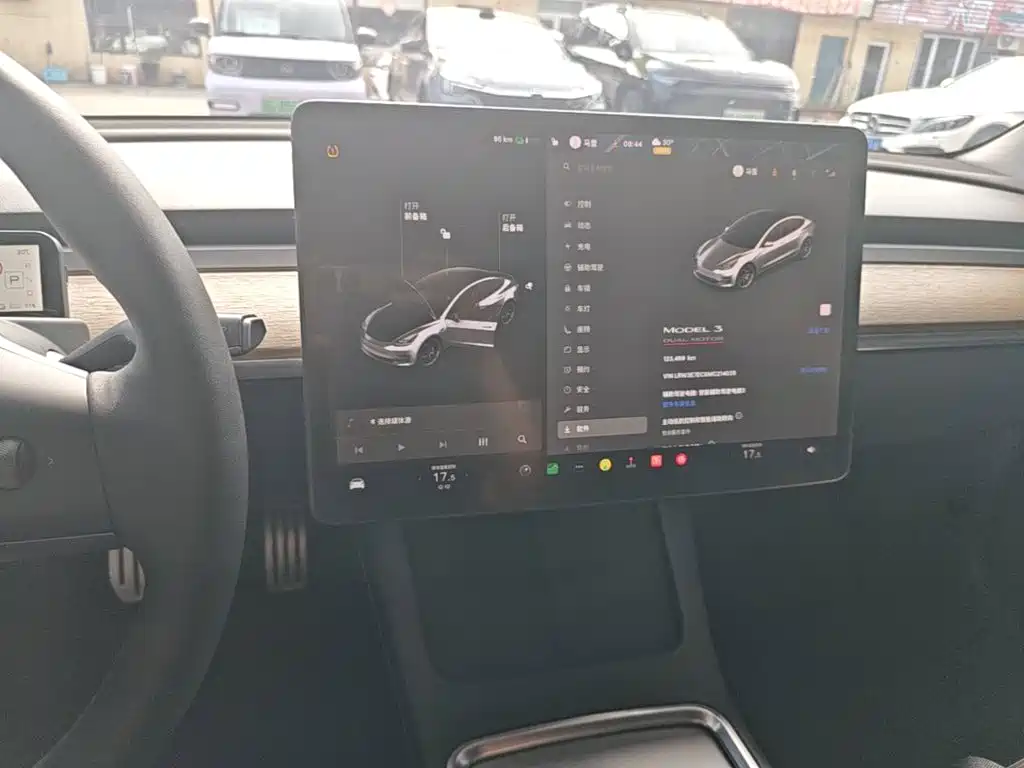 Tesla Model 3 — фото 13