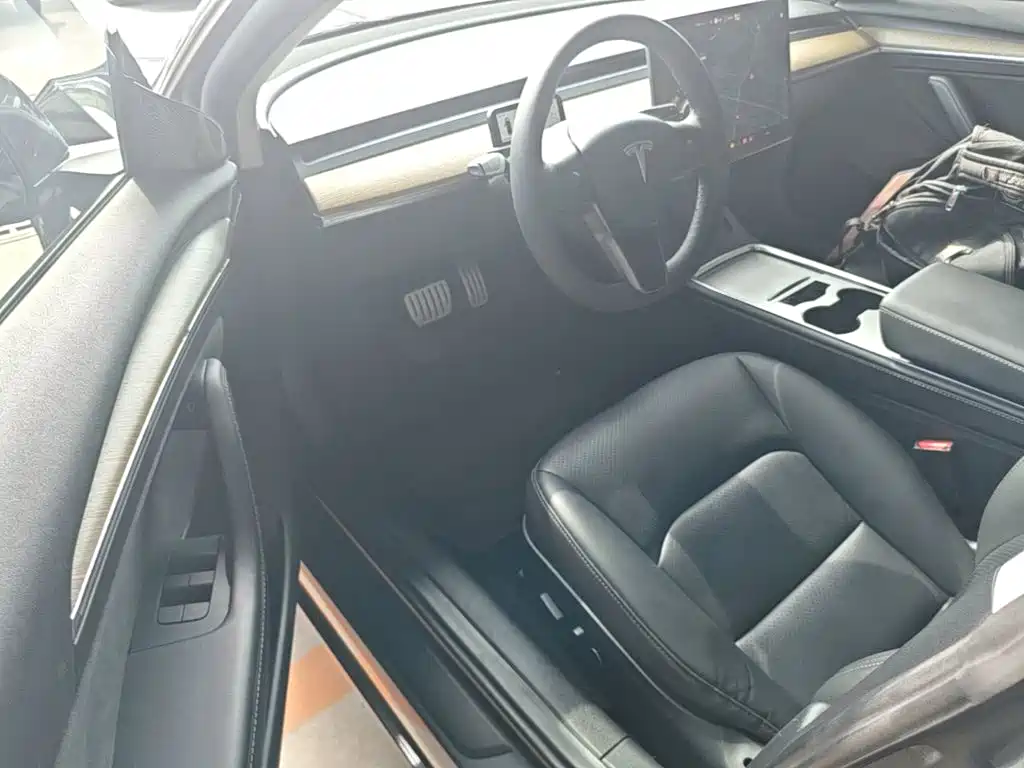 Tesla Model 3 — фото 15