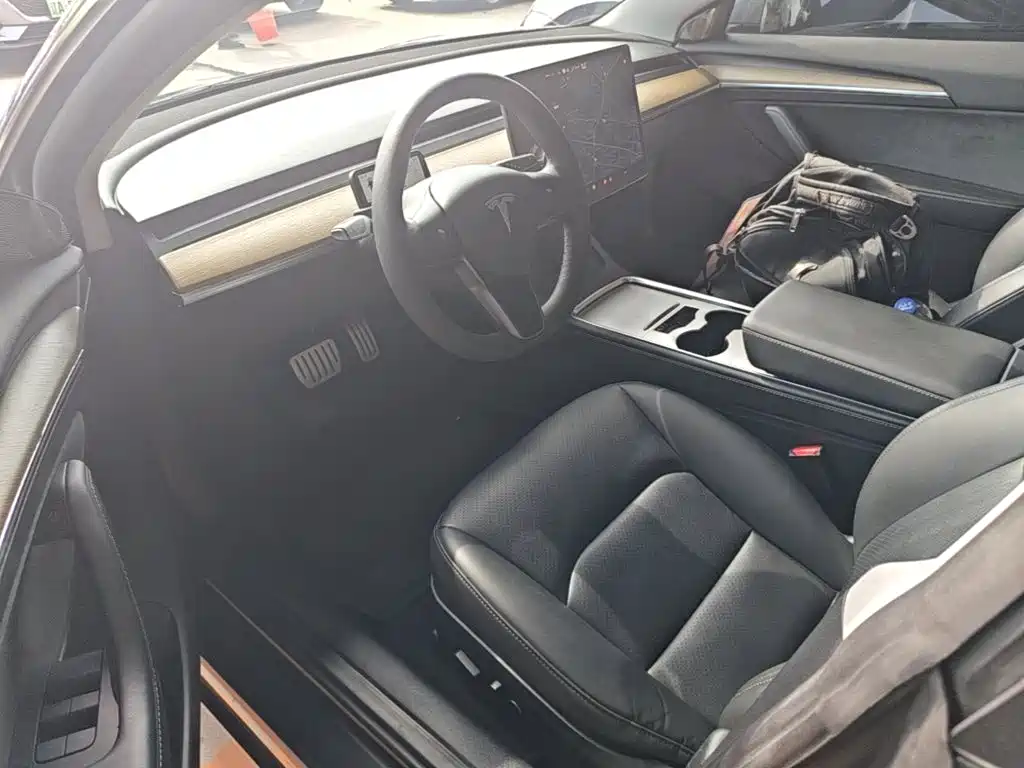 Tesla Model 3 — фото 16