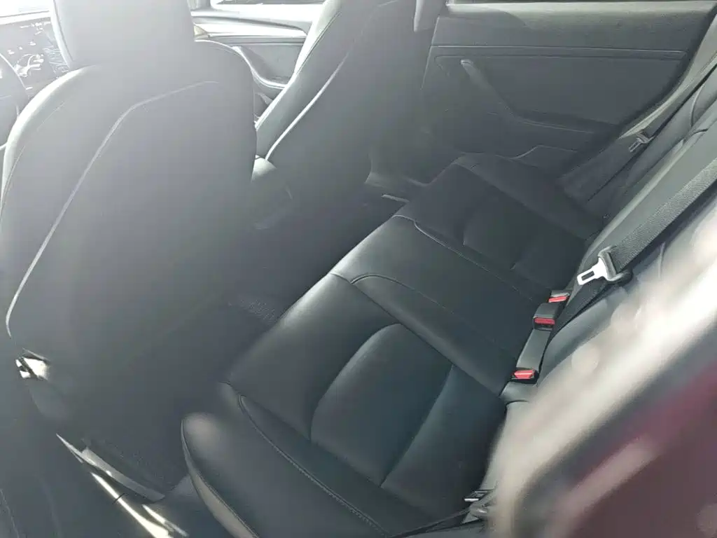 Tesla Model 3 — фото 17