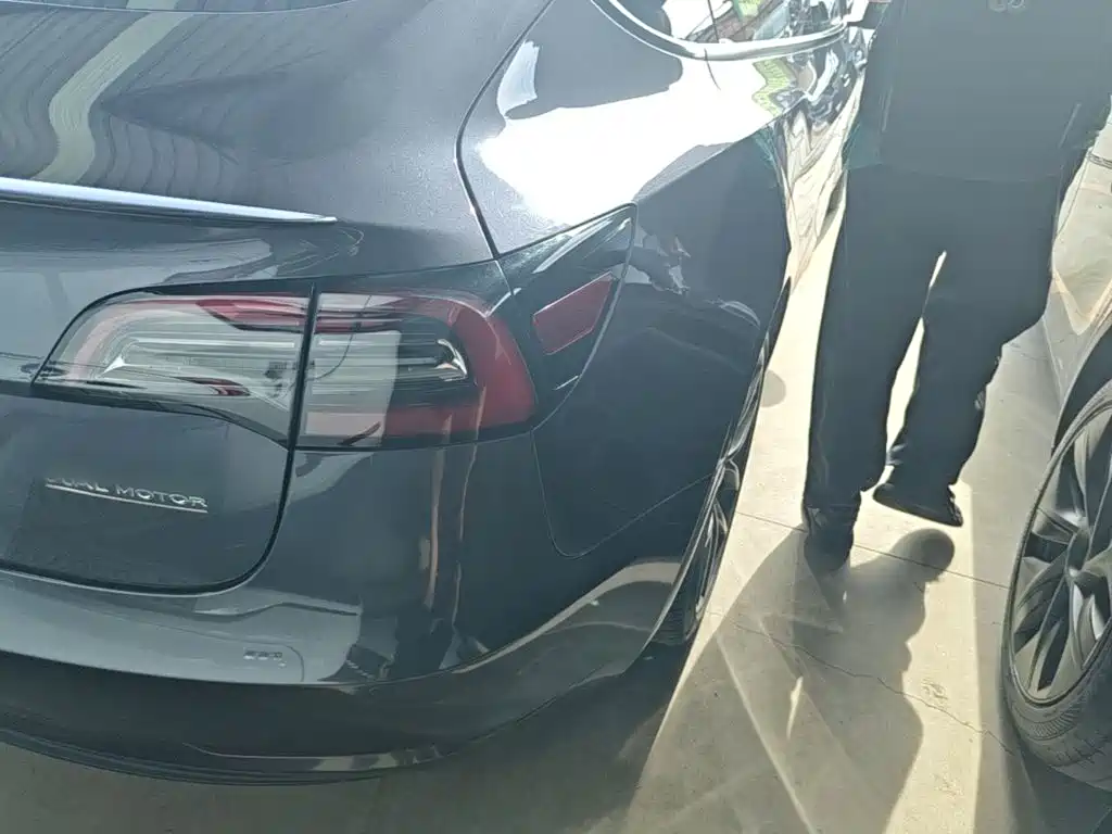 Tesla Model 3 — фото 8